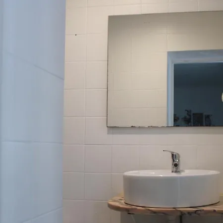 招待所 Urban 阿威罗