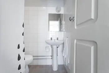 Urban בית הארחה אבאירו