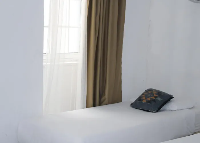 Urban 招待所 阿威罗