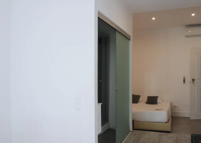 Urban בית הארחה 2*