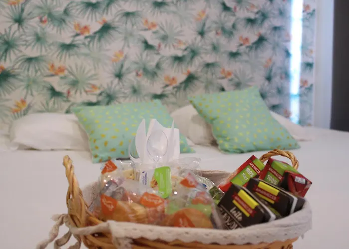 招待所 Urban 阿威罗