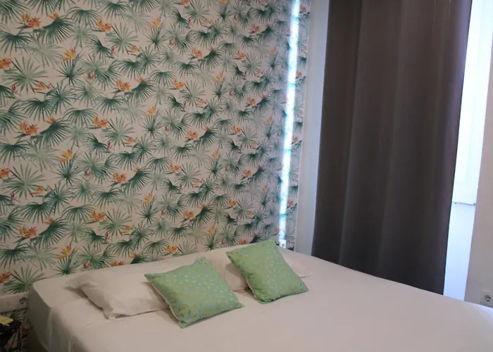 Urban בית הארחה