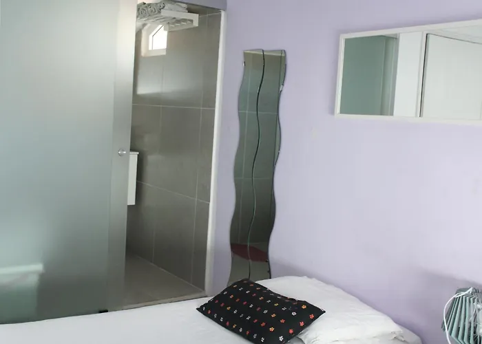 Urban בית הארחה 2*